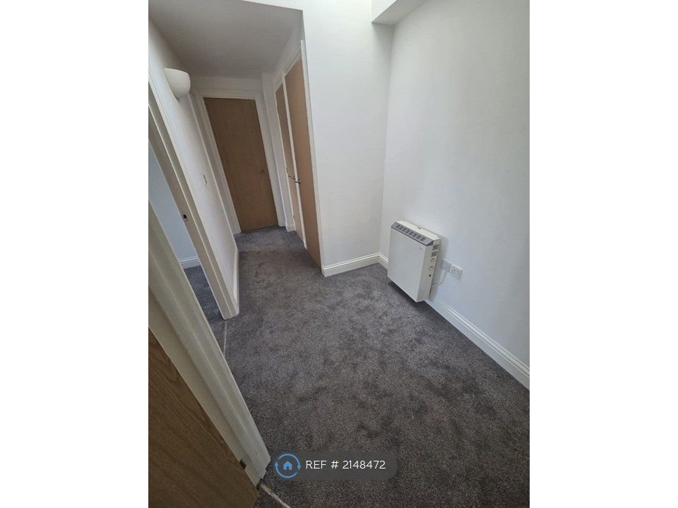Property photo 3 of 10 Hallway