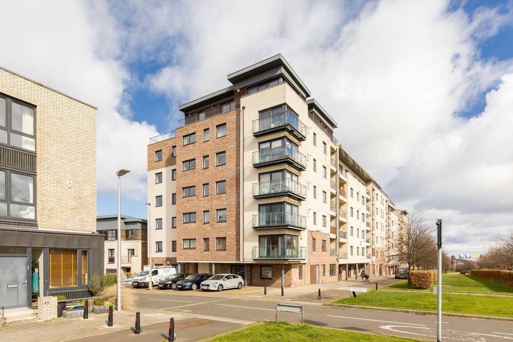 Property photo 2 of 26