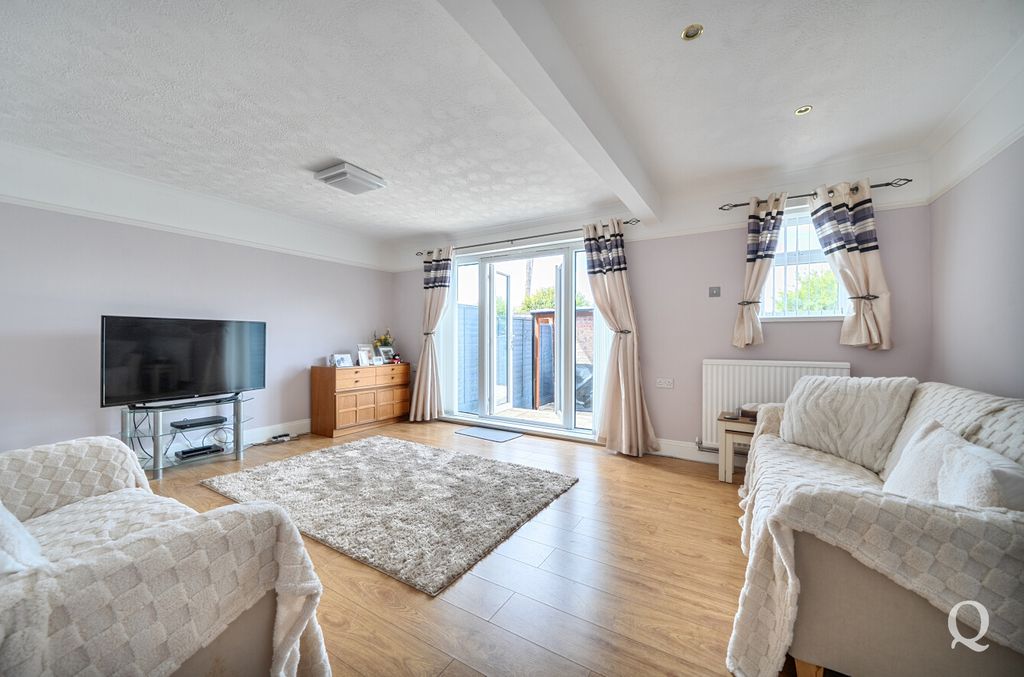 Property photo 2 of 27 Adfa4c84-7B0E-4cd...