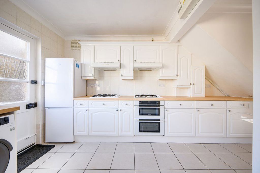 Property photo 3 of 23