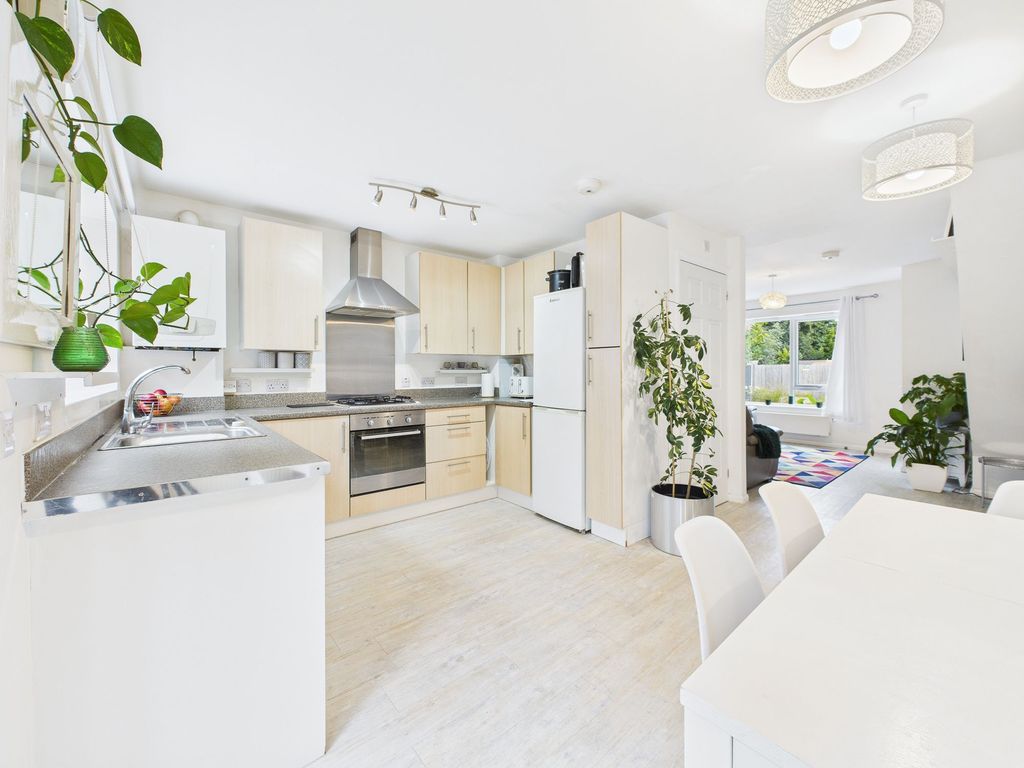 Property photo 2 of 21 Dining Kitchen