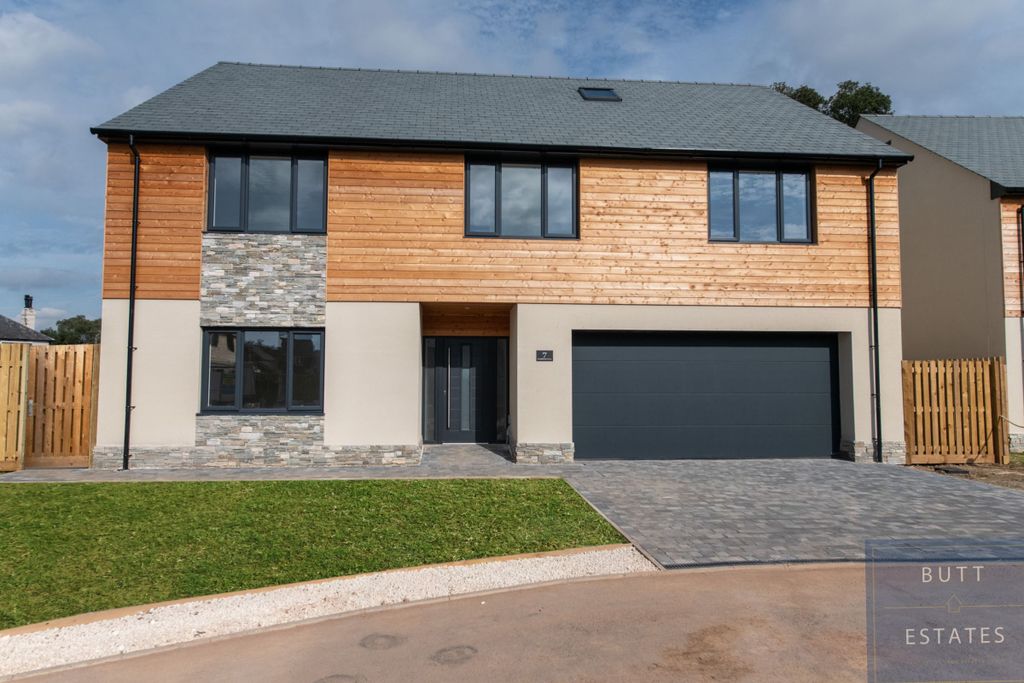 Property photo 1 of 28