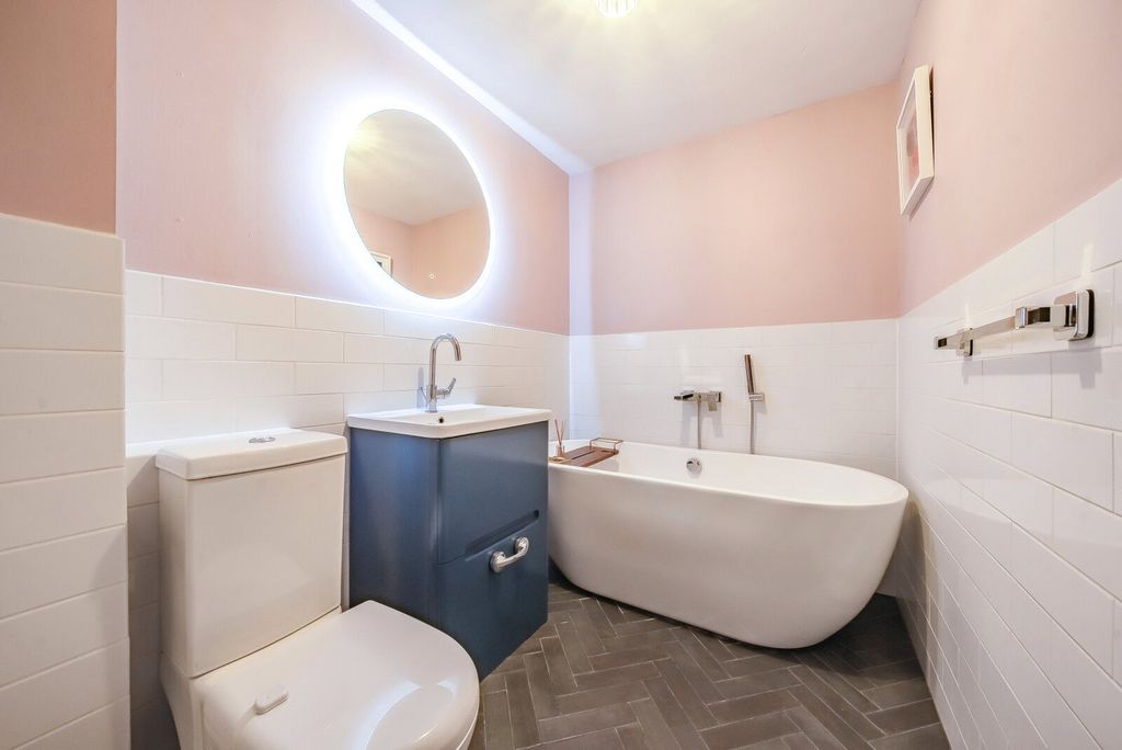 Property photo 3 of 12 Bathroom