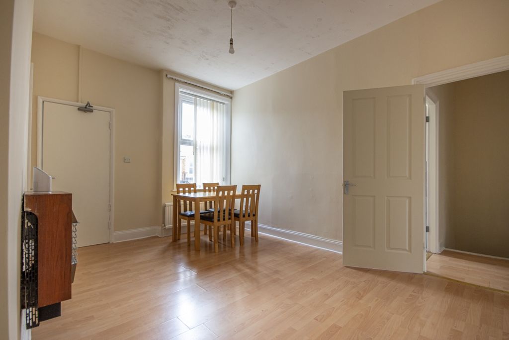 Property photo 2 of 13 2