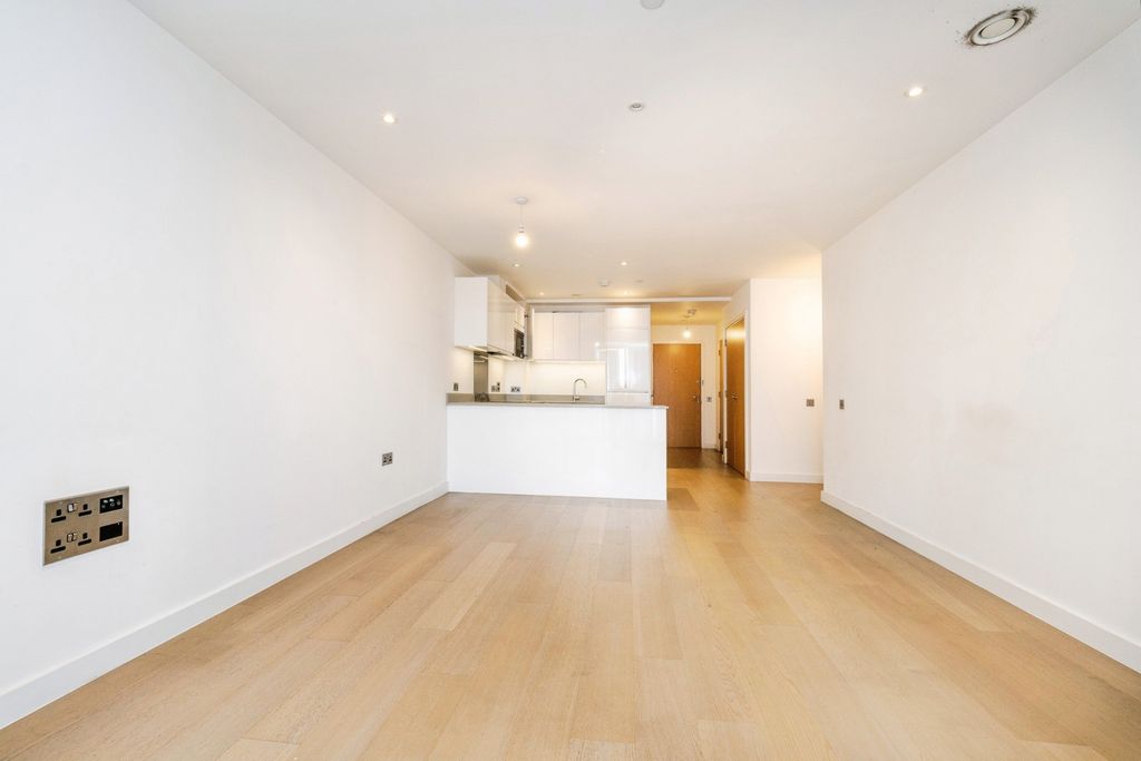 Property photo 3 of 17 Pbox-Img.Jpg