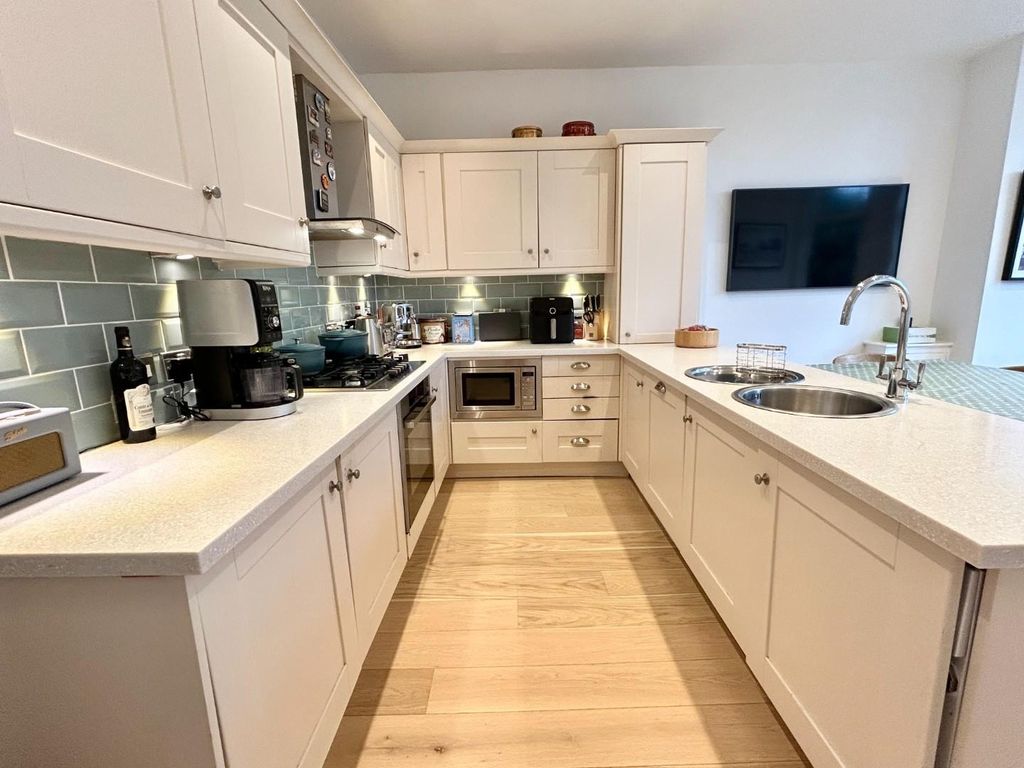 Property photo 3 of 25