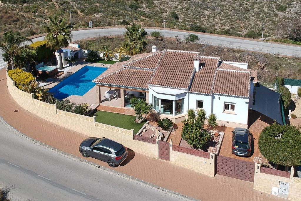 Property photo 2 of 27