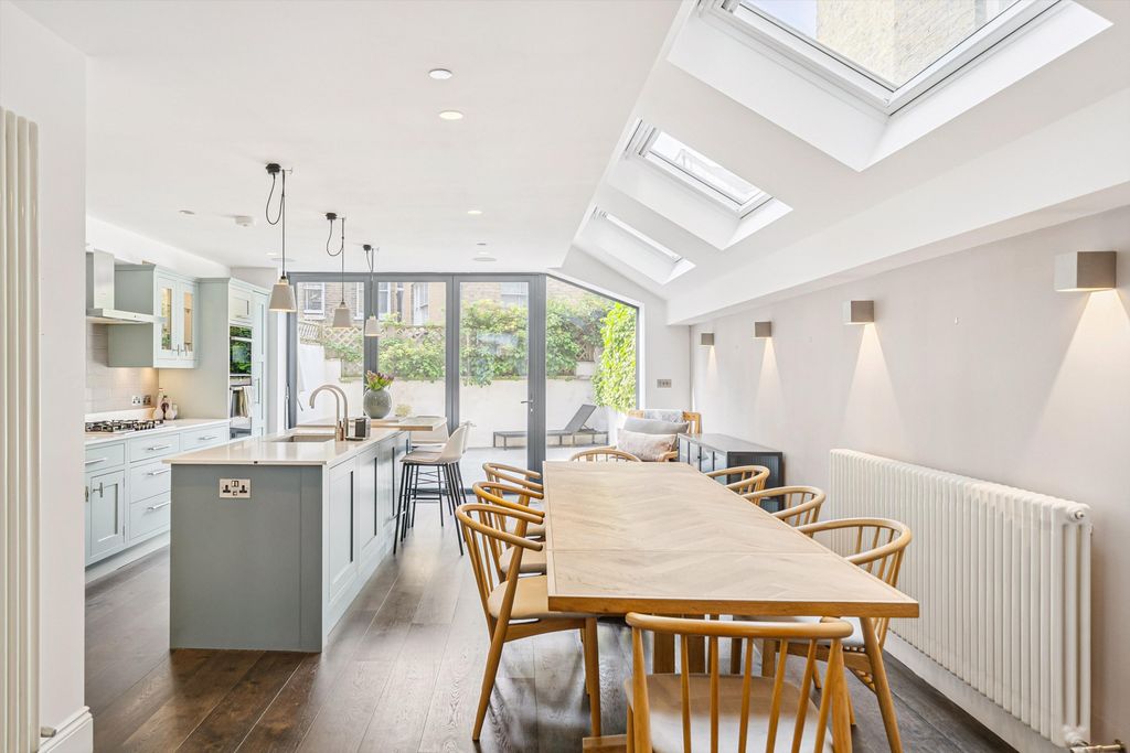 Property photo 3 of 21 Image