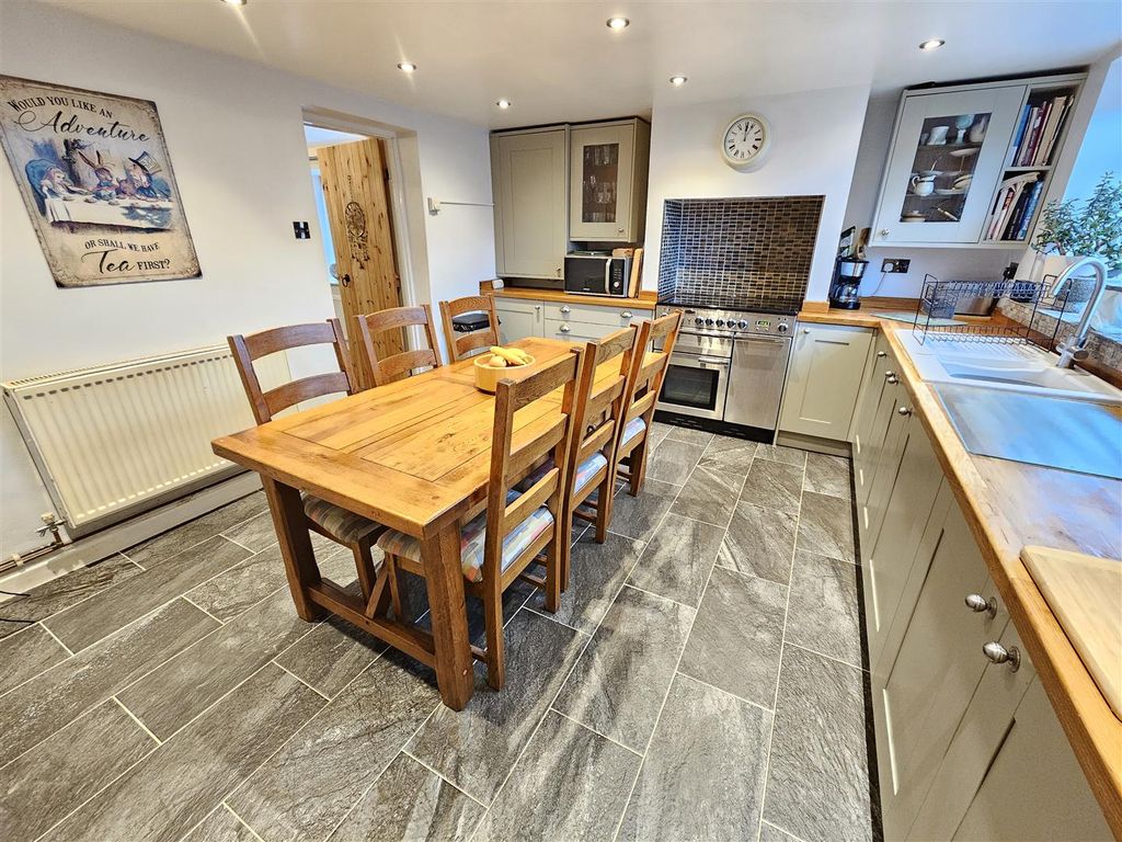 Property photo 2 of 28 Kitchen Diner (2).Jpg