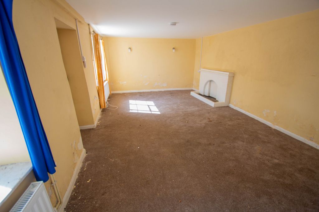Property photo 3 of 12
