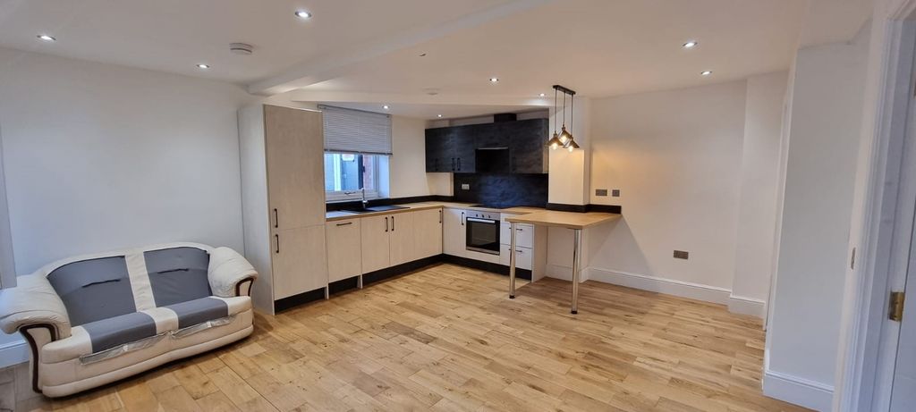 Property photo 3 of 8 Lounge