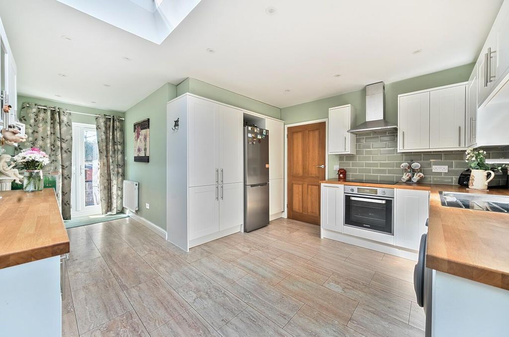 Property photo 3 of 16 1350991-2-68c41F562dc9d.Jpg