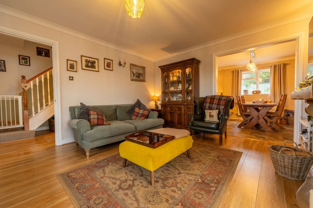 Property photo 2 of 28