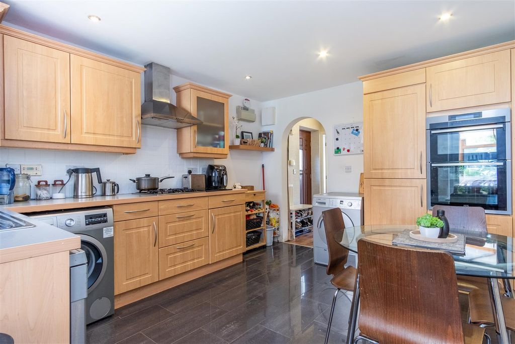 Property photo 3 of 22 Kitchen/Diner