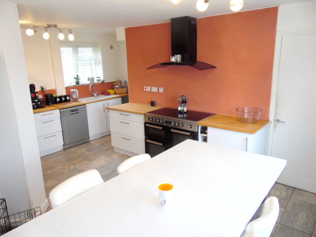 Property photo 3 of 32 Kitchen/Diner
