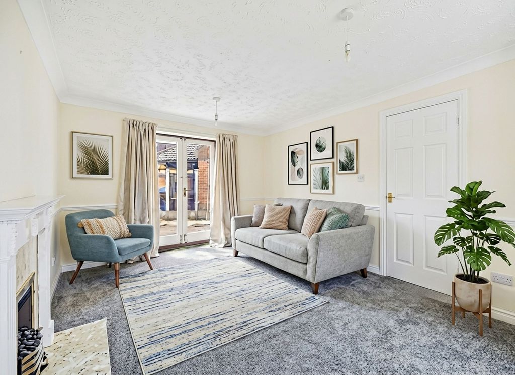 Property photo 2 of 18 Lounge (Virtually Furnished)