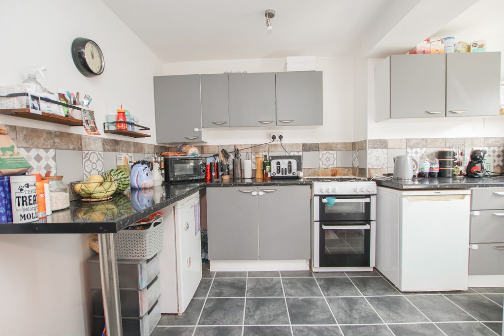Property photo 3 of 15 5103272