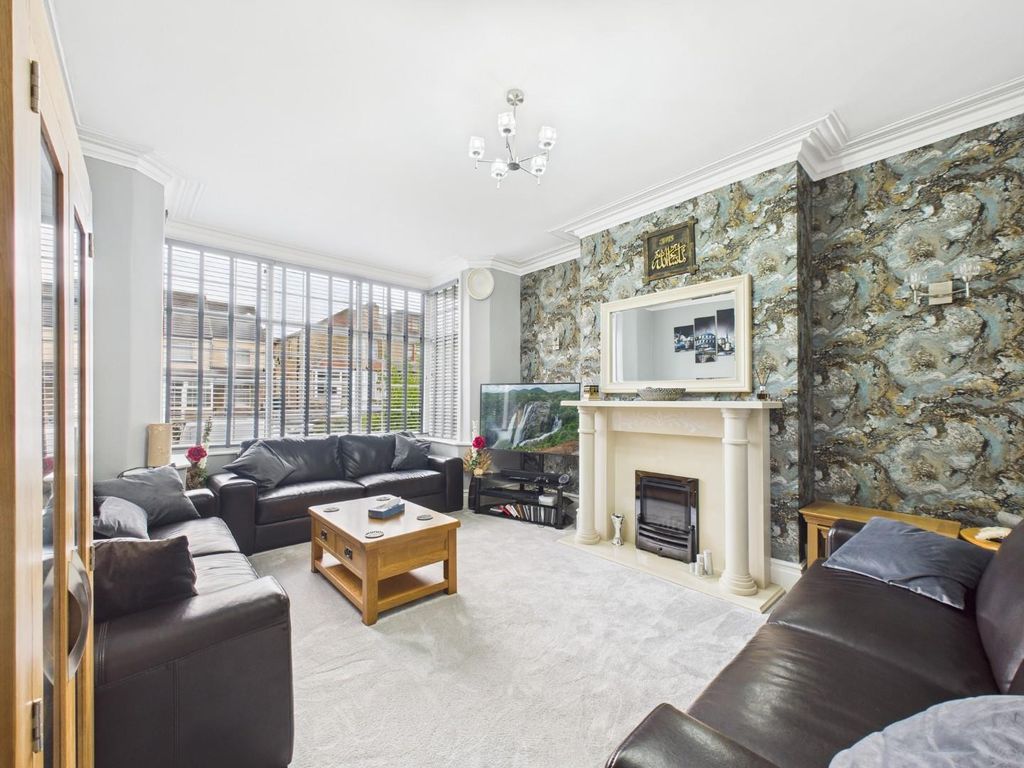 Property photo 3 of 26 Cam01268G0-Pr0405-Still004.Jpg