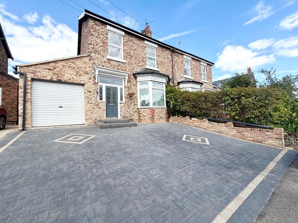 Property photo 1 of 18 External
