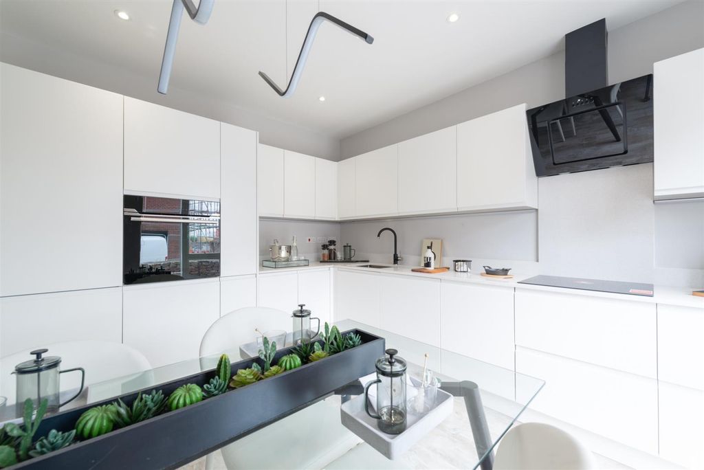 Property photo 3 of 6 Six51 4.Jpg