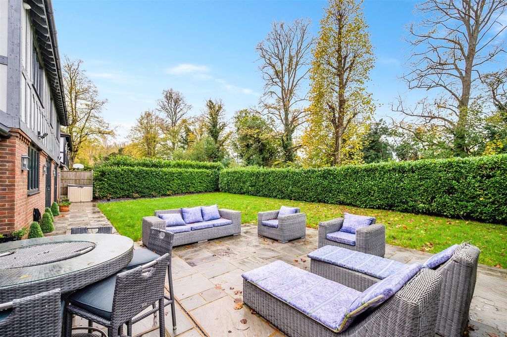 Property photo 3 of 39 Woodcote Park, 12C- (44).Jpg