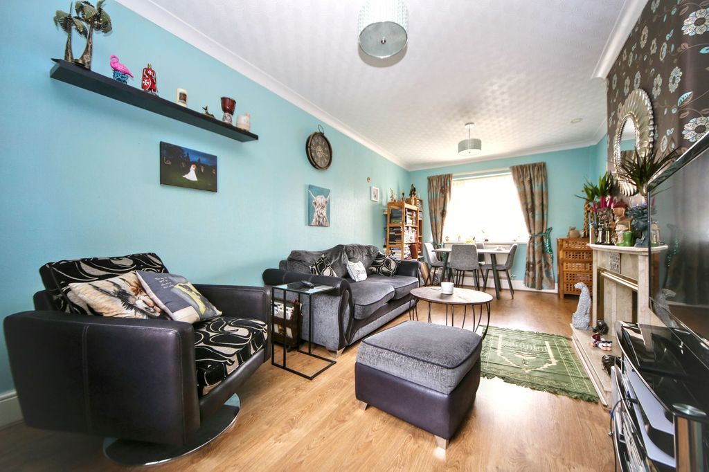 Property photo 3 of 23