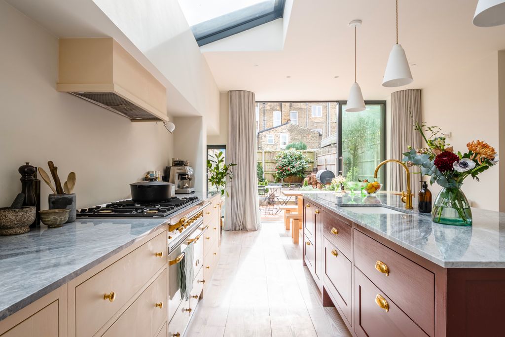 Property photo 3 of 11 4