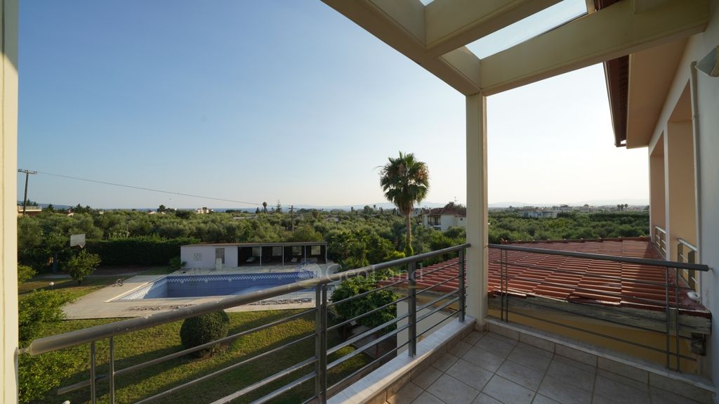 Property photo 2 of 47