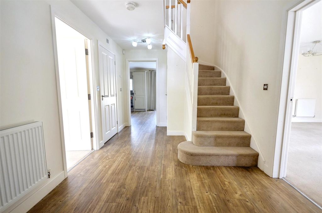 Property photo 2 of 26 Entrance Hall