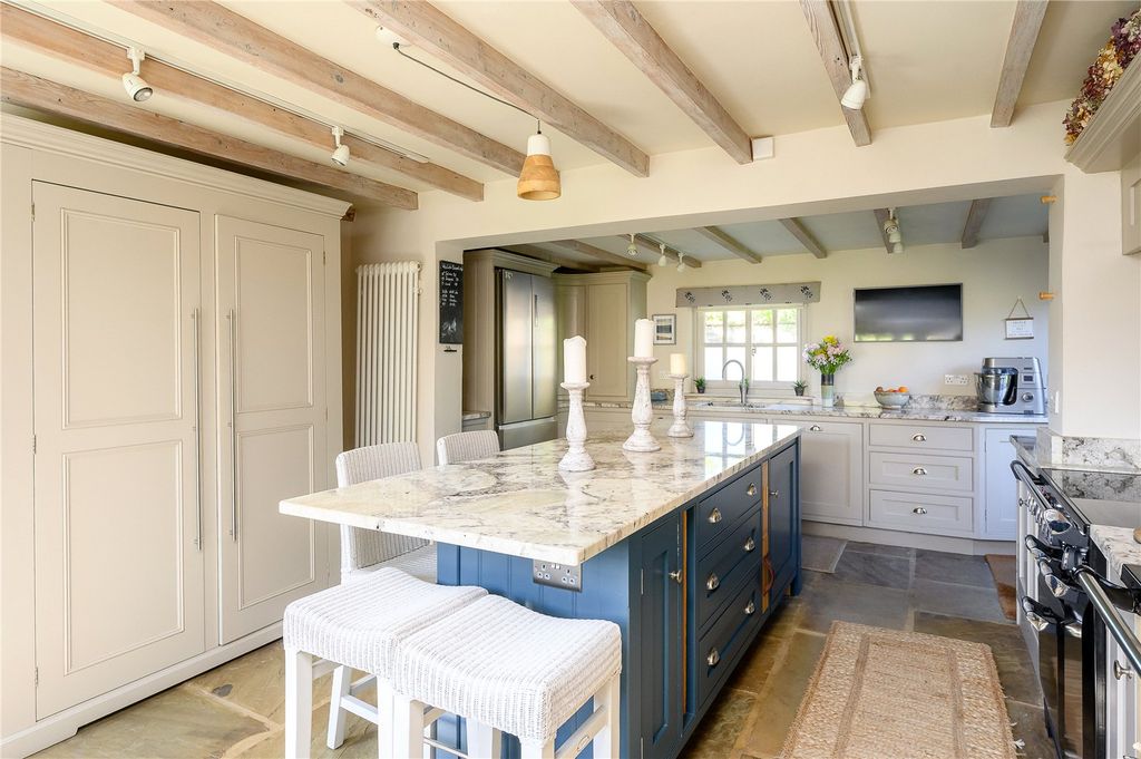 Property photo 2 of 27 Kitchen