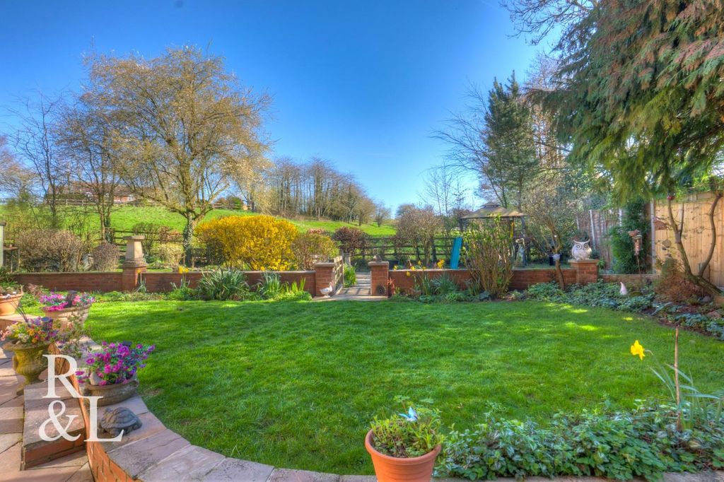 Property photo 3 of 44 28 Field View (10).Jpg