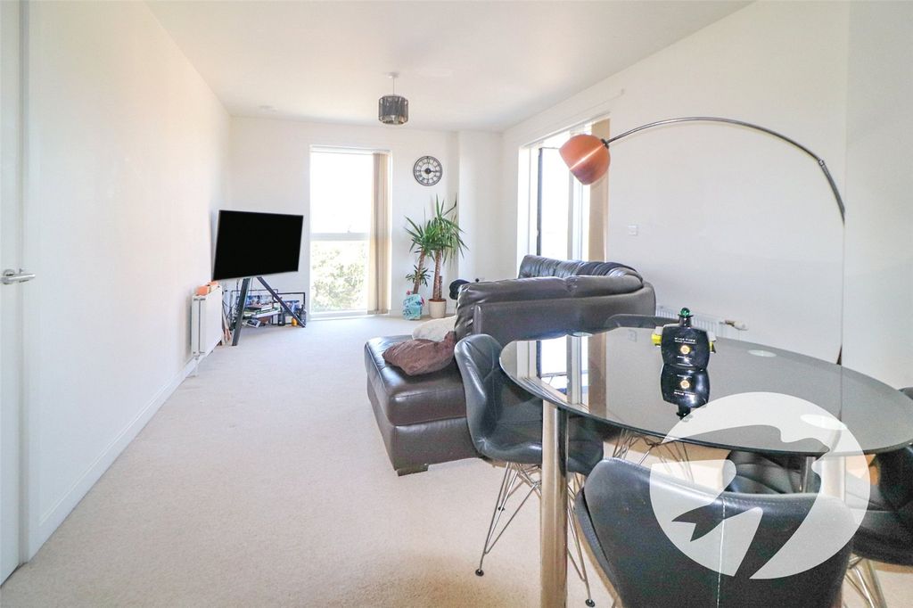 2 bed flat for saleDell View Road, Erith DA8 photo 5