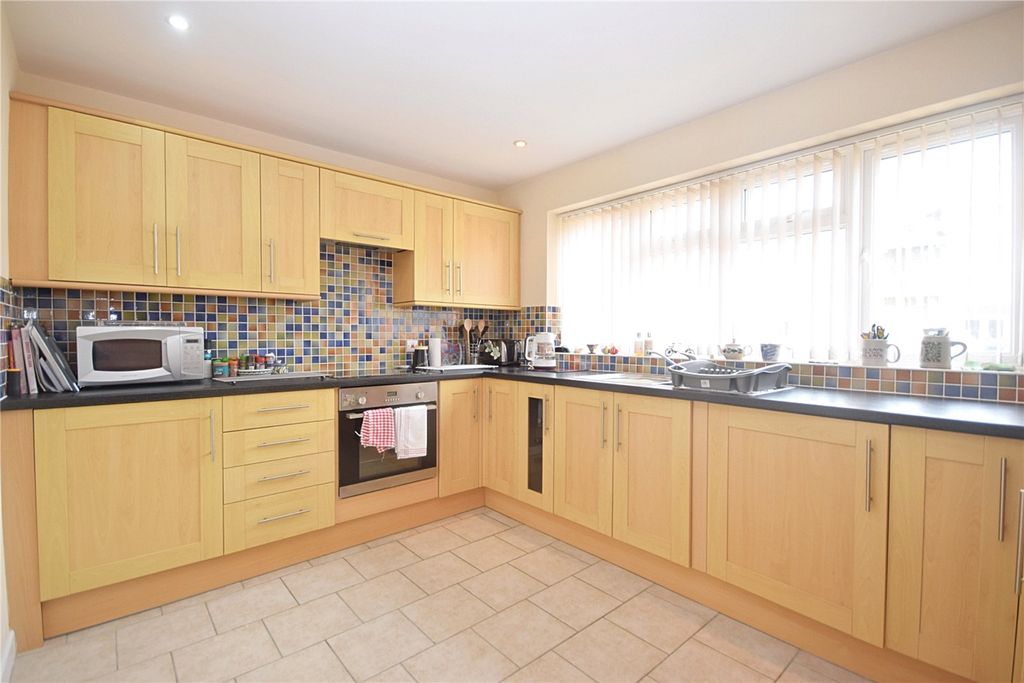 Property photo 2 of 19 Picture No. 16