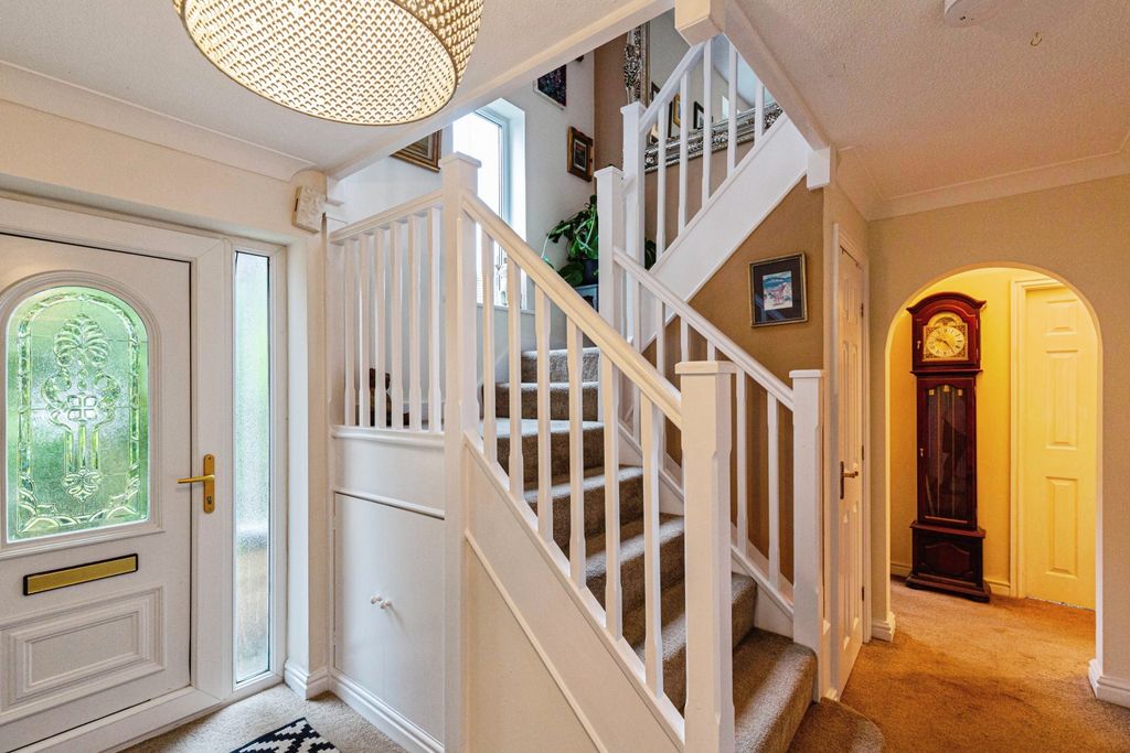 Property photo 3 of 30 Entrance Hallway