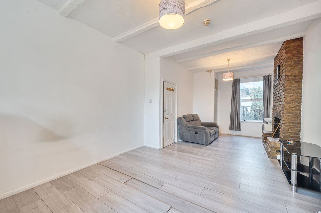 Property photo 3 of 23