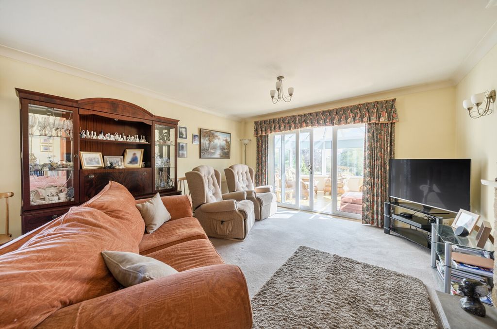 Property photo 2 of 27 Sitting Room