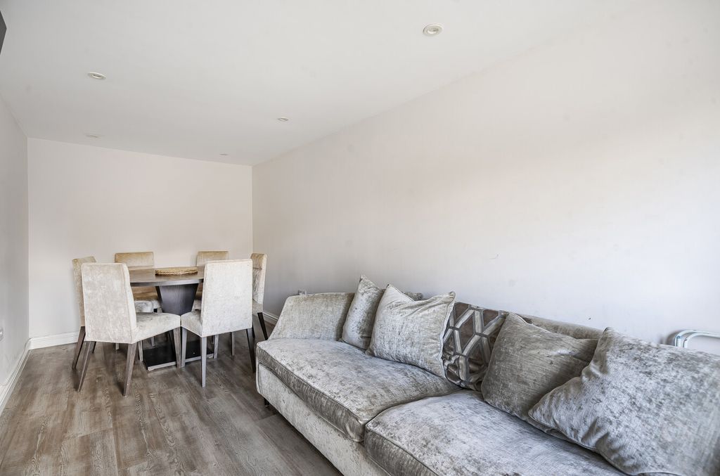 Property photo 3 of 14 1356153-4-68d3Ed3...