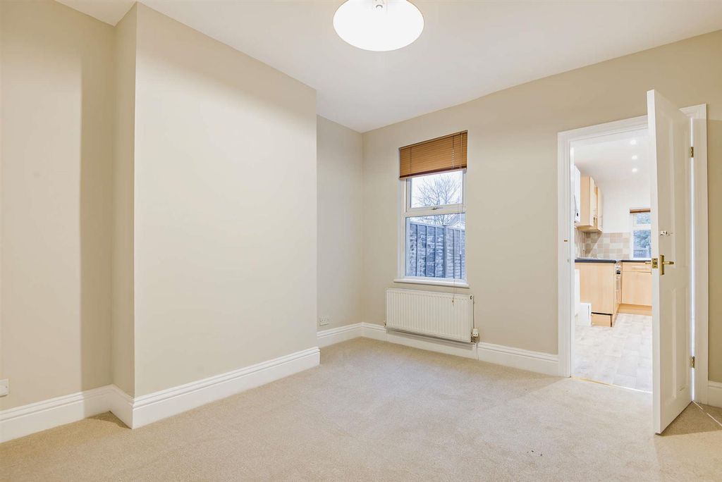 Property photo 3 of 14 8676064-Interior14-800.Jpg