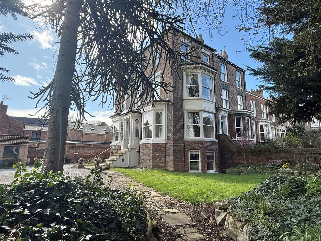 Property photo 2 of 10 Garden 1.Jpg