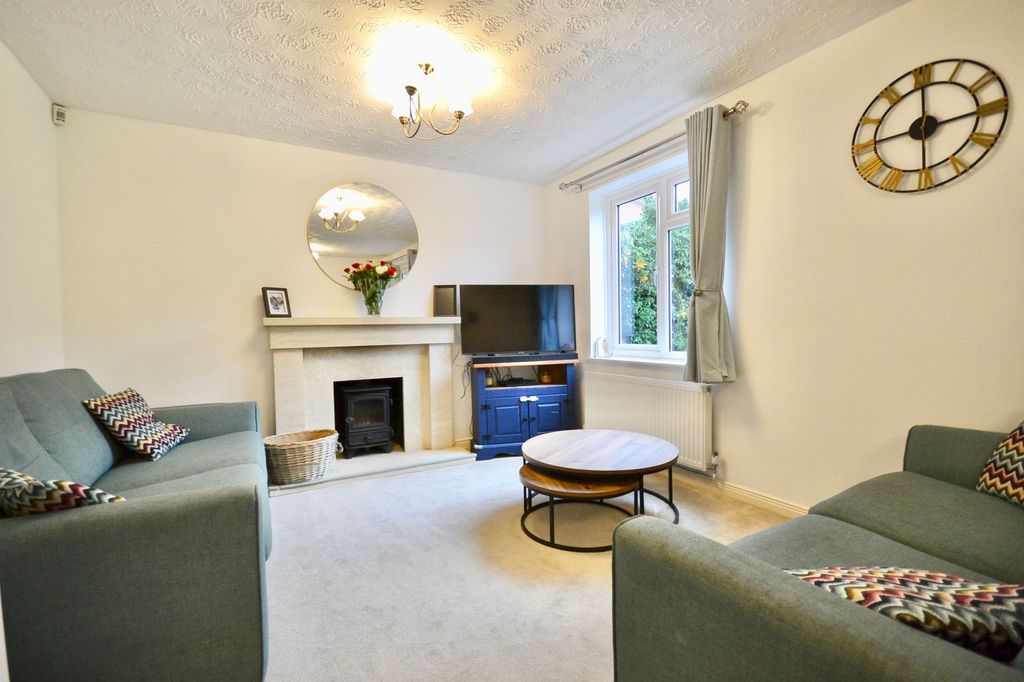 Property photo 2 of 28