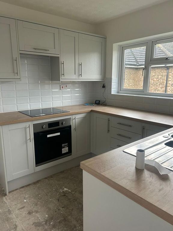 Property photo 3 of 14 Kitchen