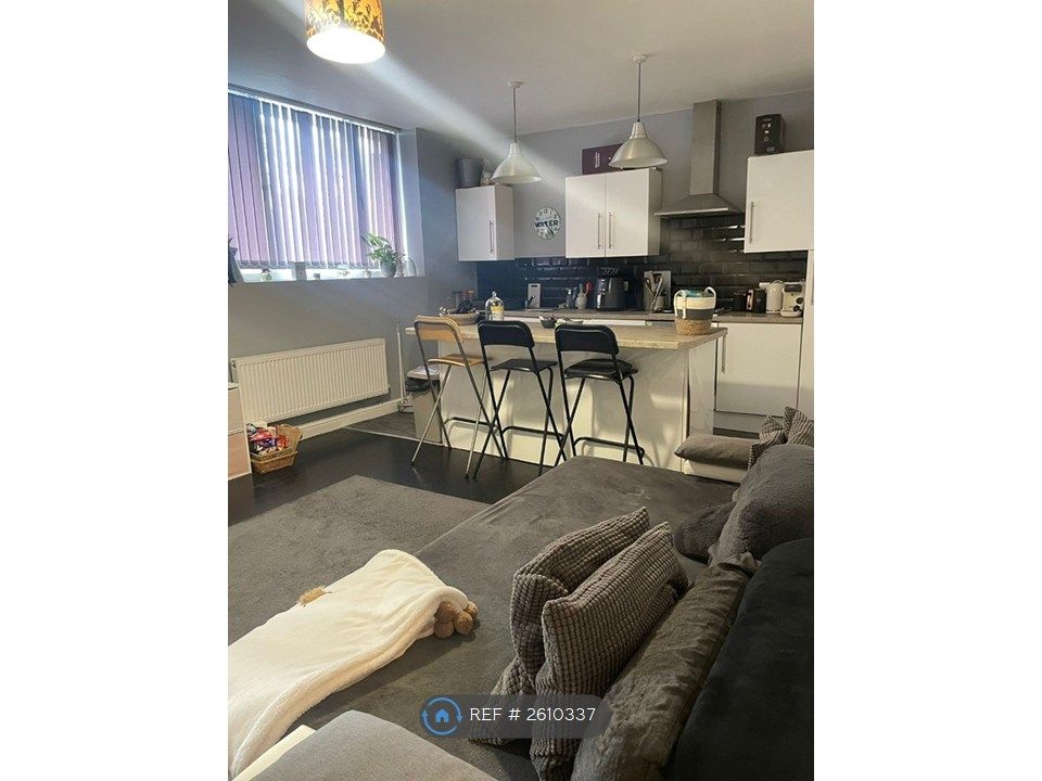 Property photo 1 of 7 Living Space