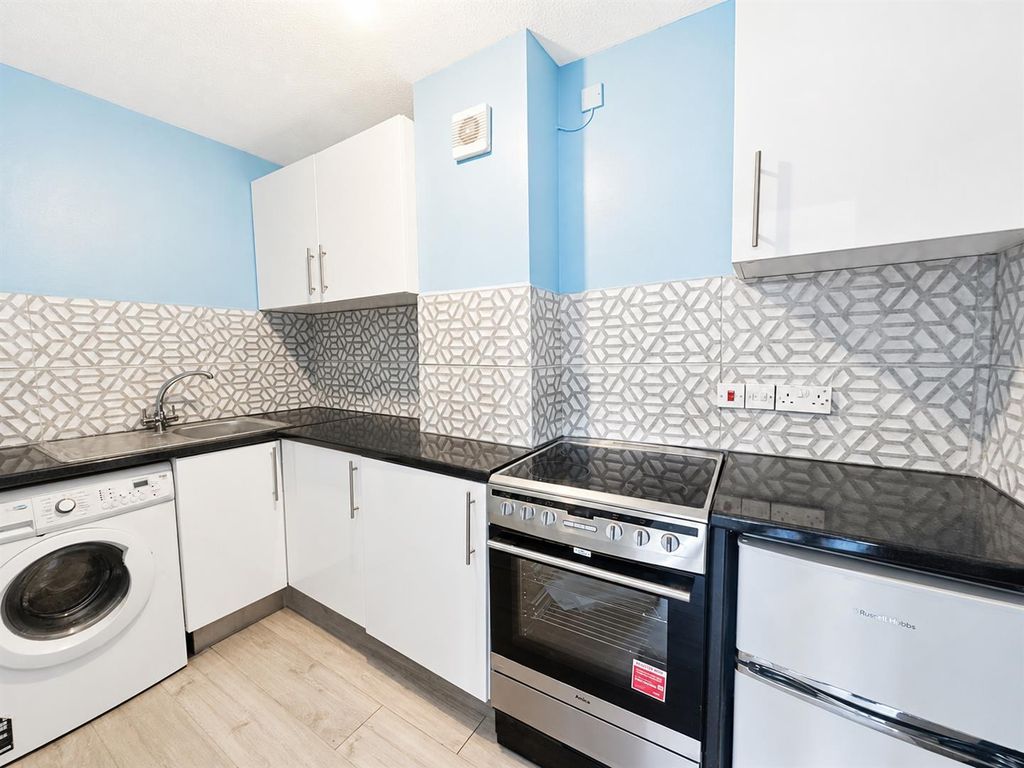 Property photo 2 of 5 Coopers Estate Agents