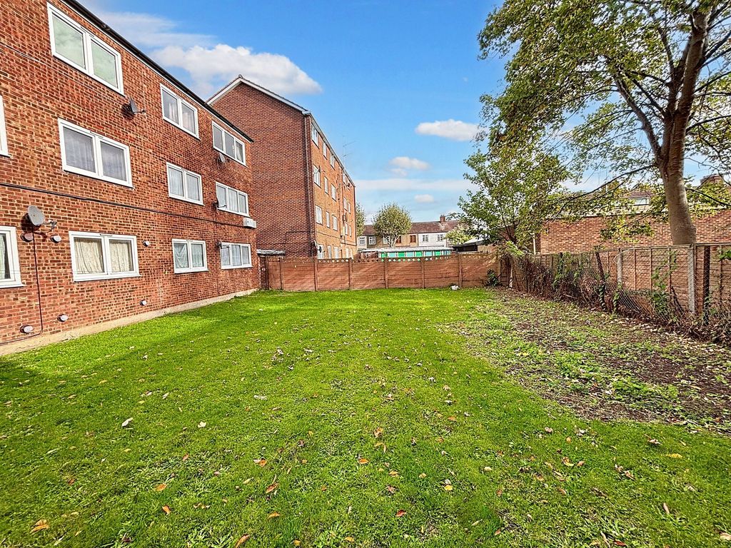 Property photo 2 of 7