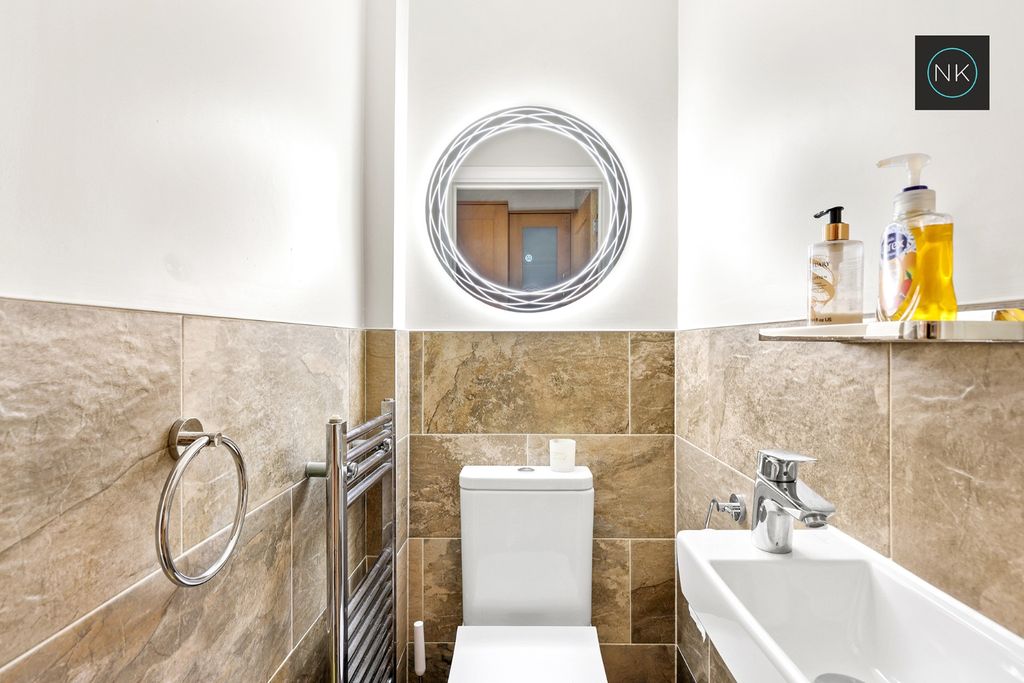Property photo 2 of 28 5568434