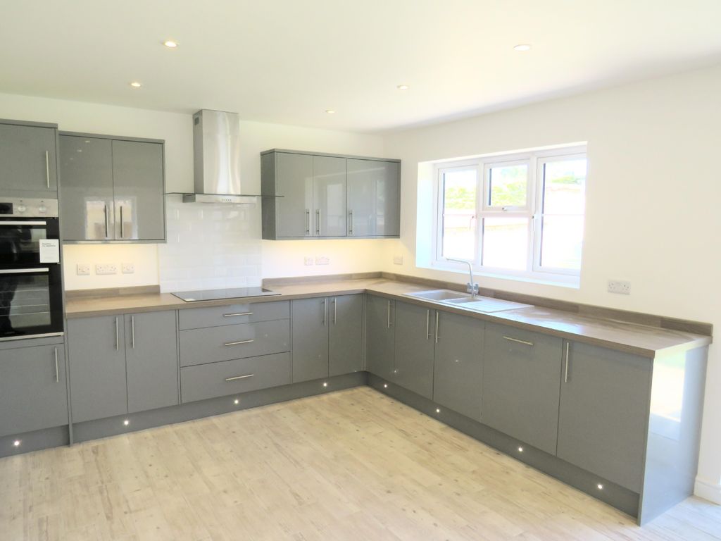 Property photo 2 of 21 Kitchen