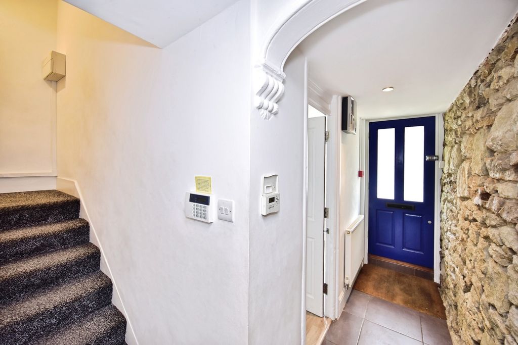 Property photo 3 of 20 Pbox-Img.Jpg