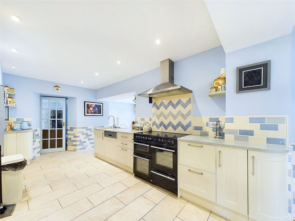 Property photo 3 of 26 Kitchen