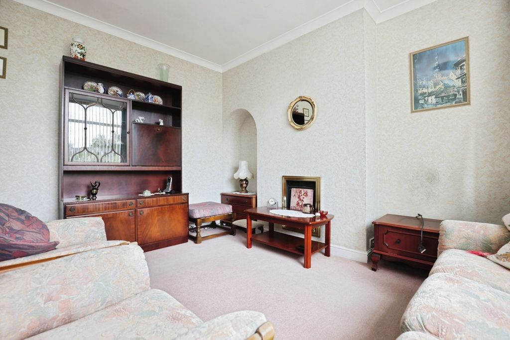 Property photo 2 of 16 Photo