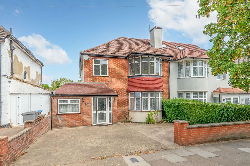 Property photo 2 of 19